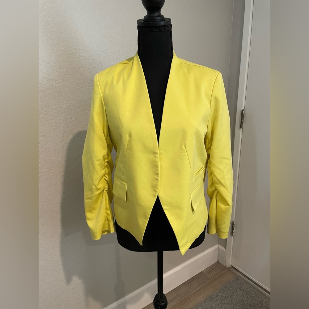 BNWOT Womens lime green or bright yellow cropped Blazer jacket from H&M size 8